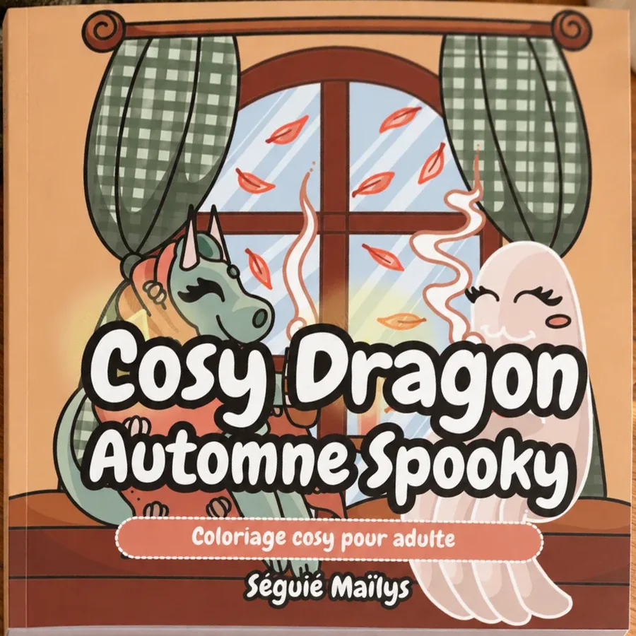 Couverture de Cosy Dragon – Automne Spooky, accompagnée de deux dessins du livre à imprimer